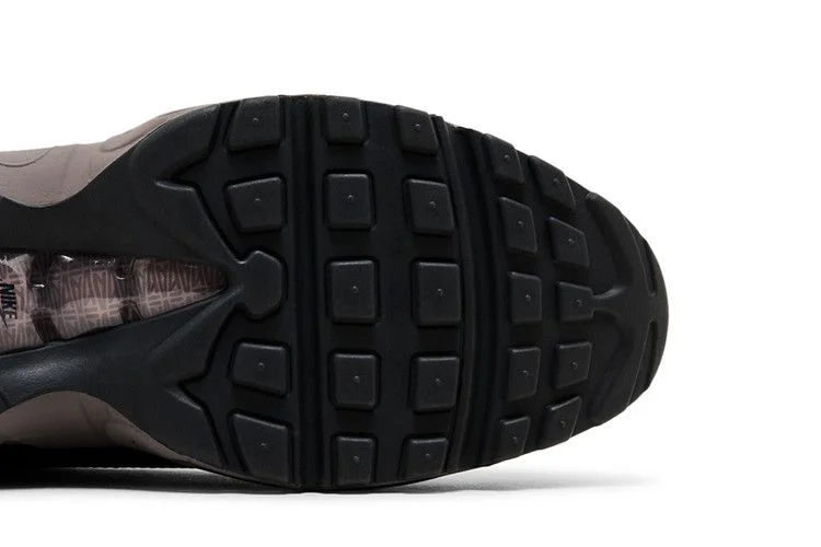 Кроссовки A Ma Maniére x Nike Air Max 95 SP 'Black Violet Ore'