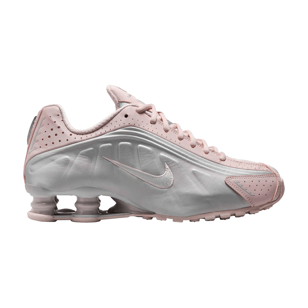 wmns-shox-r4-barely-rose-metallic-platinum-ar3565-600