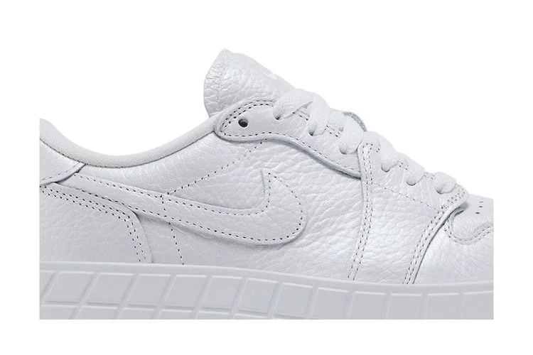 Кроссовки Wmns Air Jordan 1 Low Brooklyn 'White Metallic Silver'