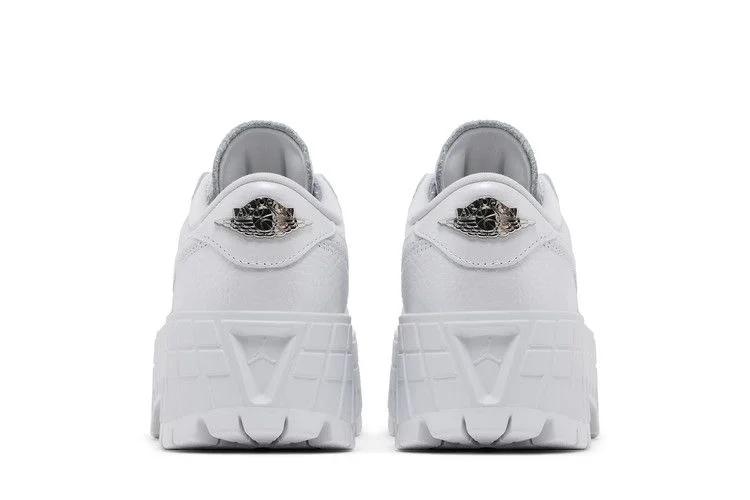 Кроссовки Wmns Air Jordan 1 Low Brooklyn 'White Metallic Silver'