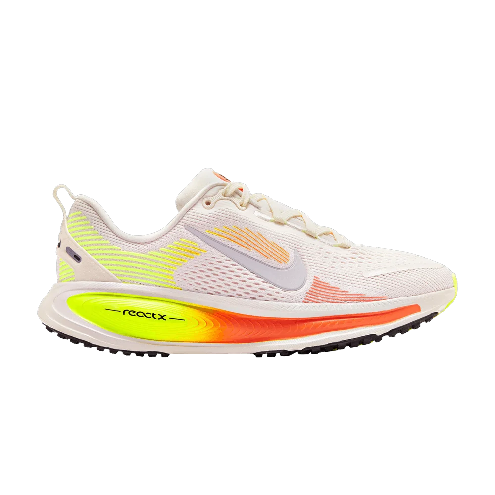 Кроссовки Nike Vomero 18 GS 'Phantom Hyper Crimson'
