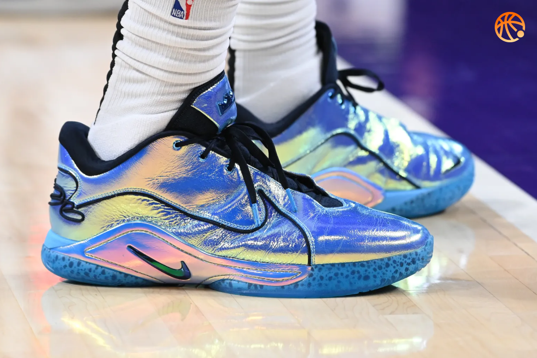 Леброн Джеймс в кроссовках Nike LeBron 22 'Gold Medal' на плей-офф НБА 2025