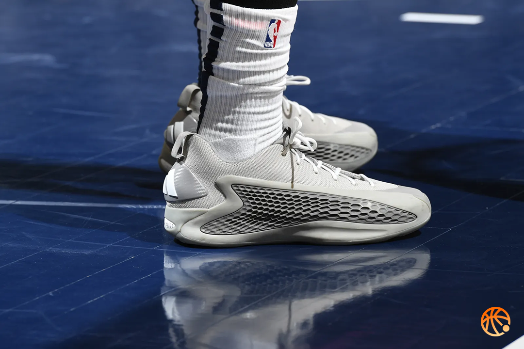 Энтони Эдвардс в кроссовках Adidas Anthony Edwards 1 Low 'Metallic Grey на плей-офф НБА 2025
