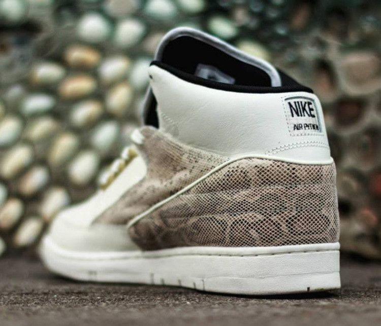 Кроссовки Nike Air Python 'Sail'