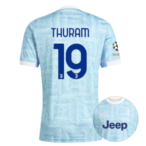 Чёрный с фирменными элементами Ювентуса