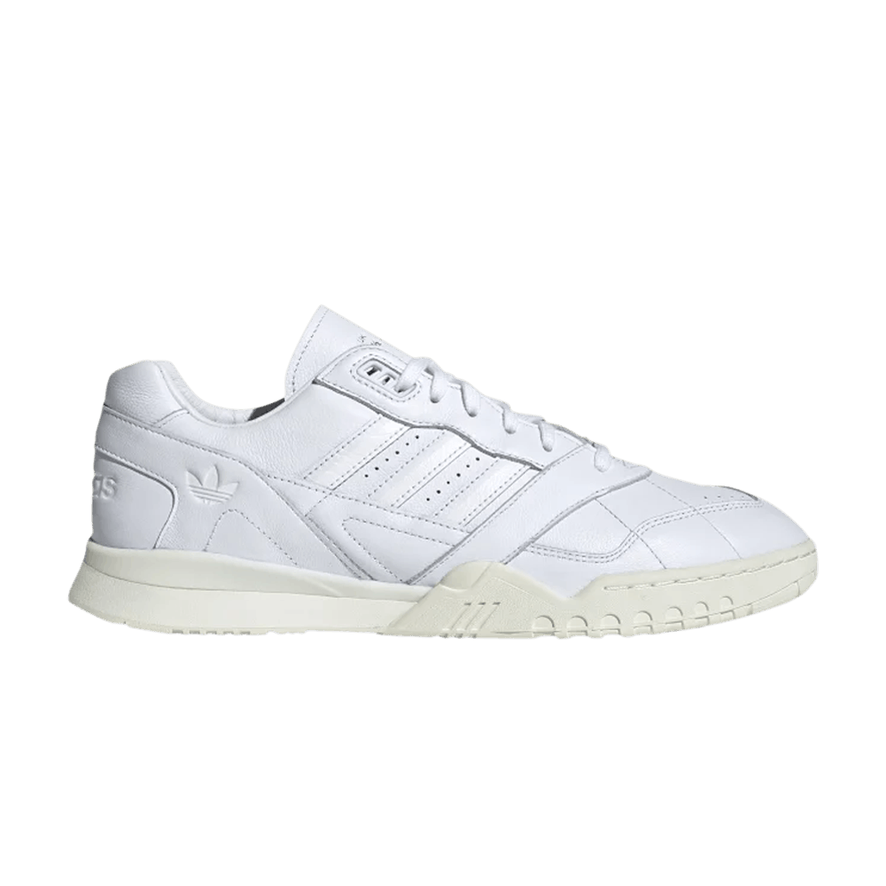 a-r-trainer-triple-white-ee6331