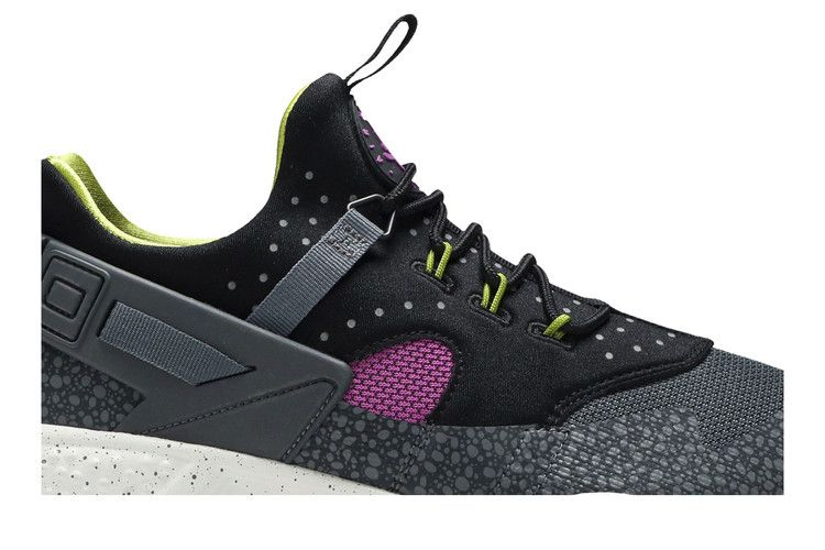 Кроссовки Nike Air Huarache Utility 'Medium Berry'