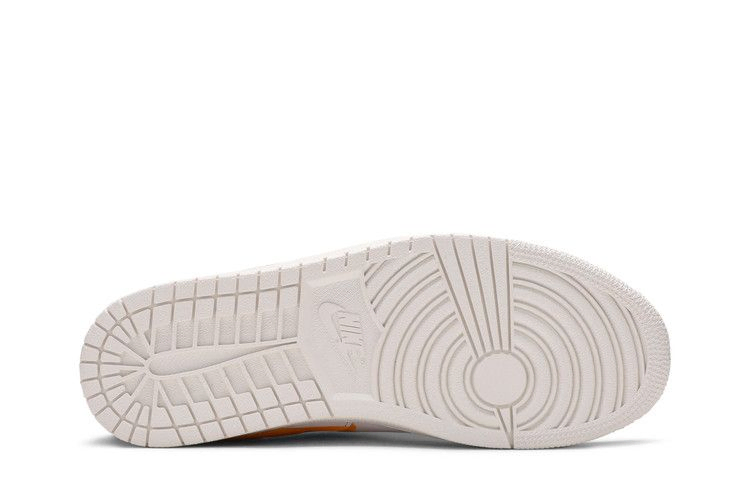 Кроссовки Air Jordan 1 Centre Court 'University Gold'