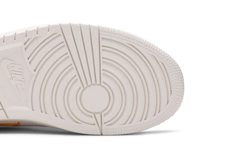 Кроссовки Air Jordan 1 Centre Court 'University Gold'