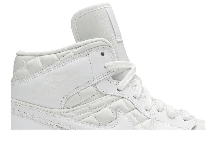 Кроссовки Wmns Air Jordan 1 Mid SE 'White Quilted'