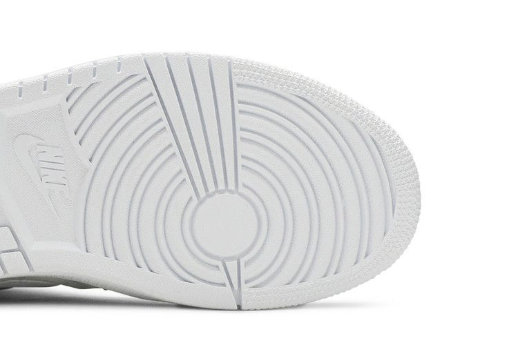 Кроссовки Wmns Air Jordan 1 Mid SE 'White Quilted'