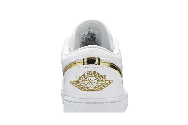 Кроссовки Wmns Air Jordan 1 Retro Low 'White Metallic Gold'