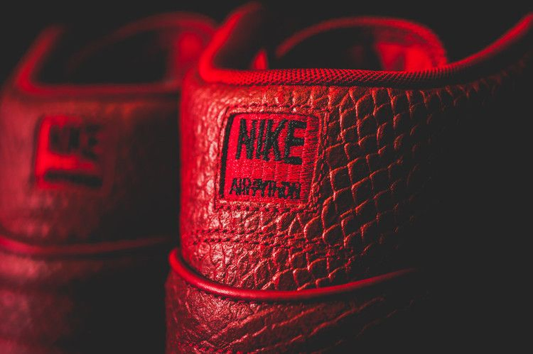 Кроссовки Nike Air Python 'Red October'