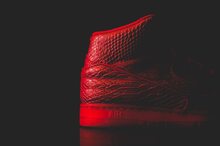 Кроссовки Nike Air Python 'Red October'