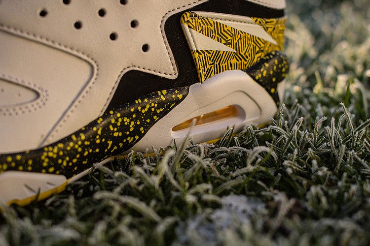 Кроссовки Nike Air Tech Challenge Huarache 'White Tour Yellow'