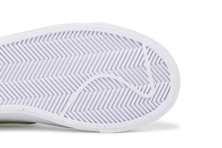 Кроссовки Nike Blazer Mid '77 GS 'White Light Zitron'