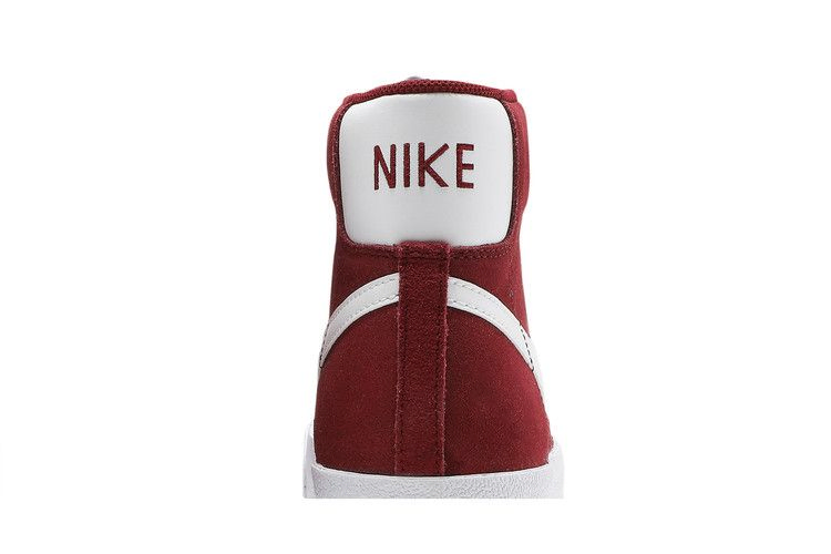Кроссовки Nike Blazer Mid '77 Suede 'Team Red'