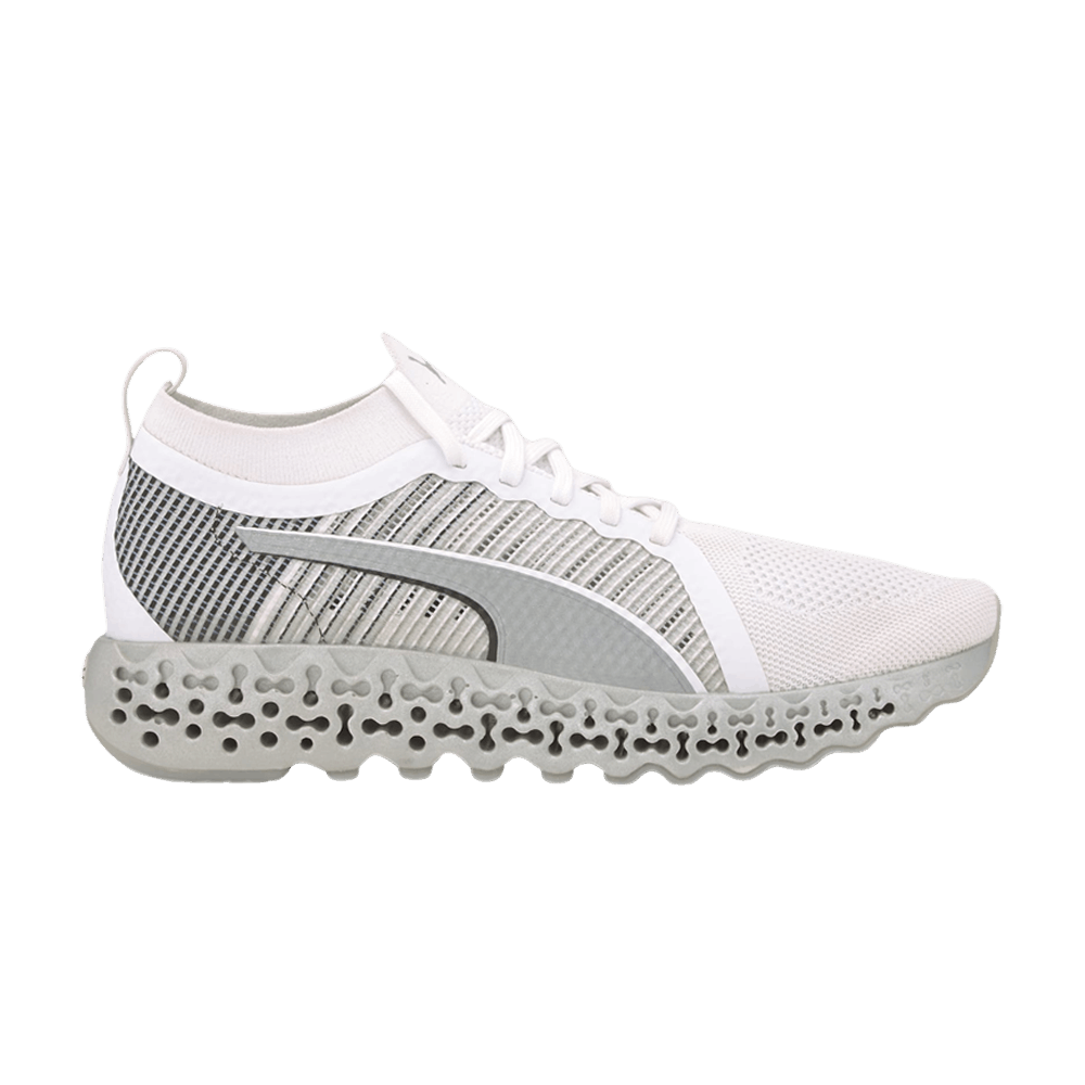 calibrate-runner-grey-white-194502-01