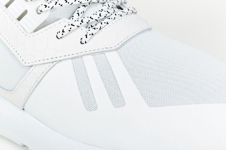 Кроссовки adidas ZX7000 Tubular Runner