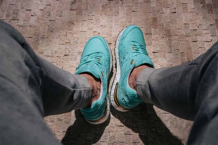 Кроссовки Saucony Epitome x Shadow 5000 'Righteous One'
