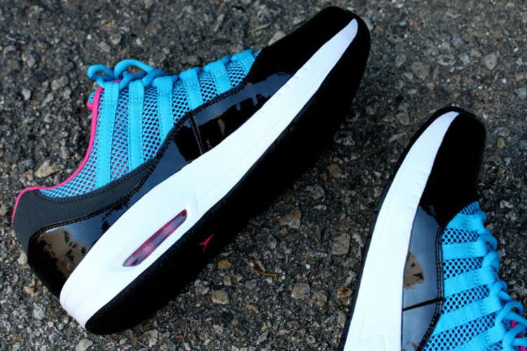 Кроссовки Air Jordan CMFT VIZ Air 11 'South Beach'