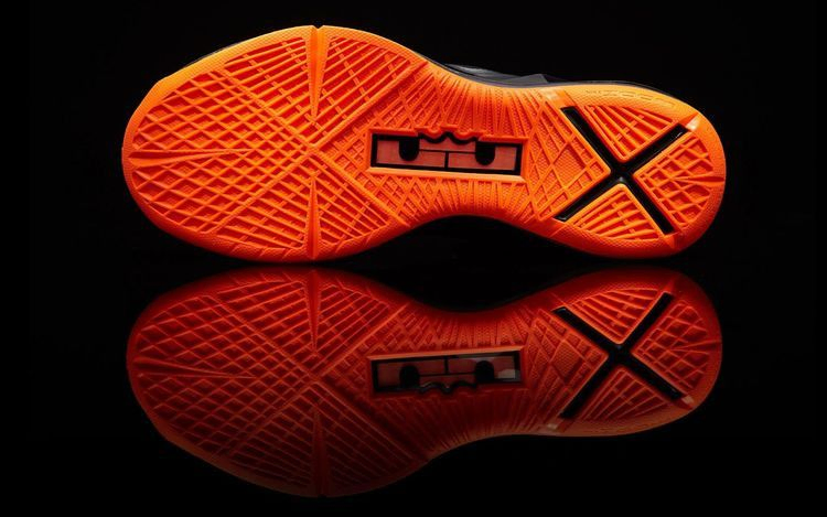Кроссовки Nike LeBron 10 'Lava'