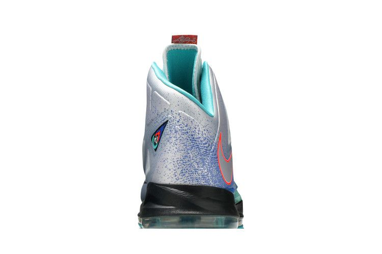 Кроссовки Nike LeBron 10 'Pure Platinum'