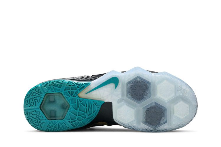 Кроссовки Nike LeBron 12 Low 'Carbon Fiber'