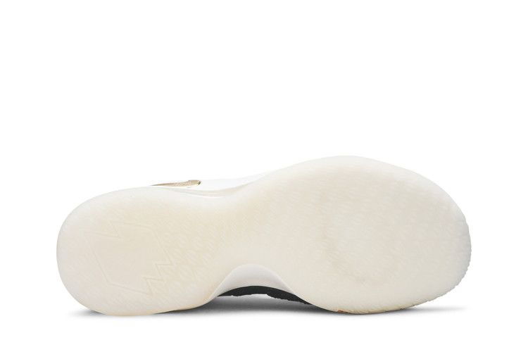 Кроссовки Nike LeBron 15 Low 'Metallic Gold'