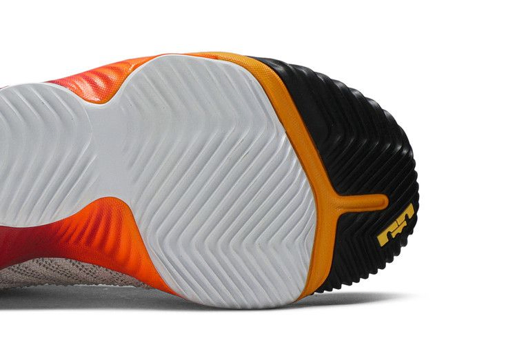 Кроссовки Nike LeBron 16 GS 'Space Travel'