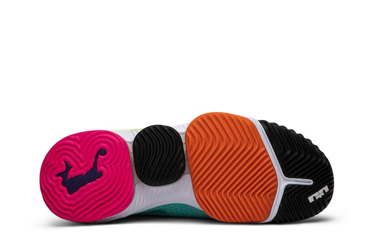 Кроссовки Nike LeBron 16 Low 'Air Max Trainer 2'