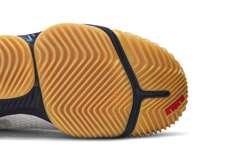 Кроссовки Nike LeBron 16 Low 'USA'