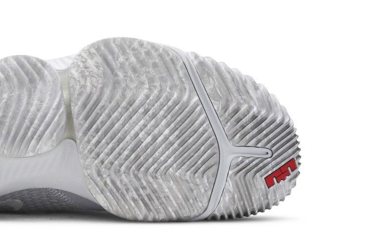 Кроссовки Nike LeBron 16 Low 'Wolf Grey'