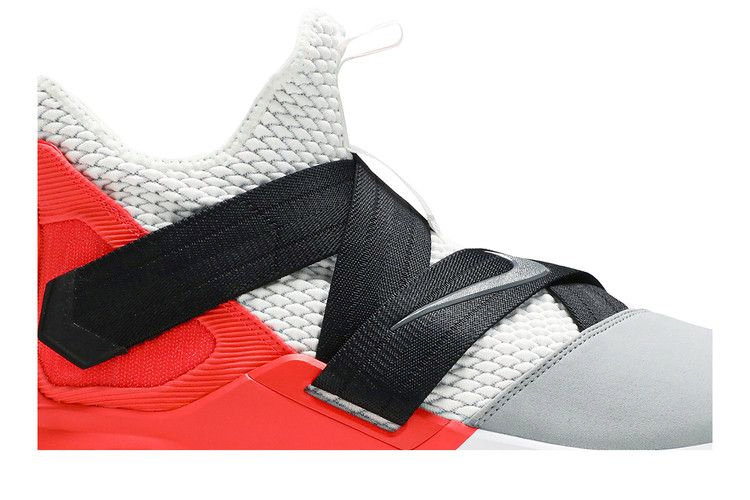 Кроссовки Nike LeBron Soldier 12 'Flash Crimson'