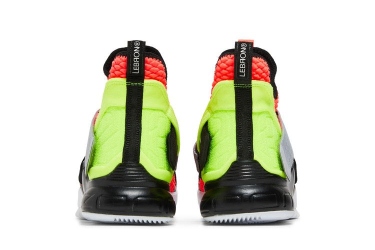 Кроссовки Nike LeBron Soldier 12 'Hot Lava'