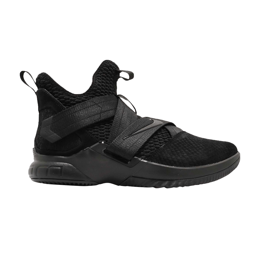 lebron-soldier-12-sfg-ep-triple-black-ao4055-003