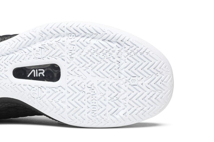 Кроссовки Nike LeBron Witness 3 'Black White'