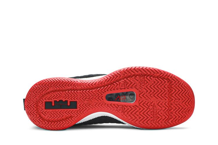 Кроссовки Nike LeBron Witness 3 Premium 'Black Red'