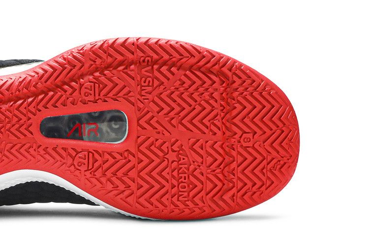 Кроссовки Nike LeBron Witness 3 Premium 'Black Red'