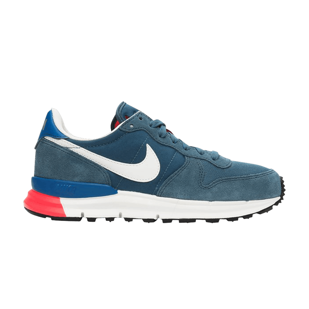 lunar-internationalist-new-slate-631731-401