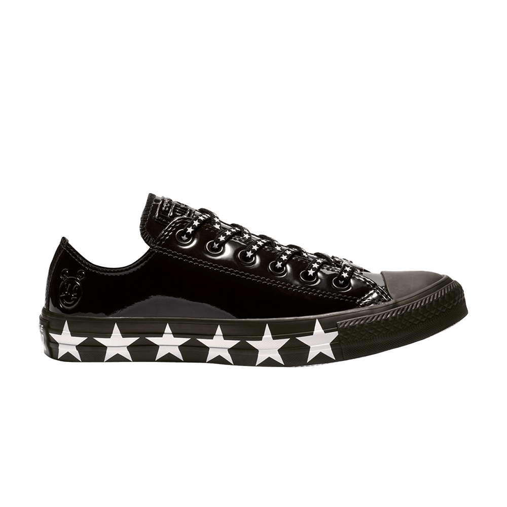 miley-cyrus-x-chuck-taylor-all-star-low-patent-stars-563720c