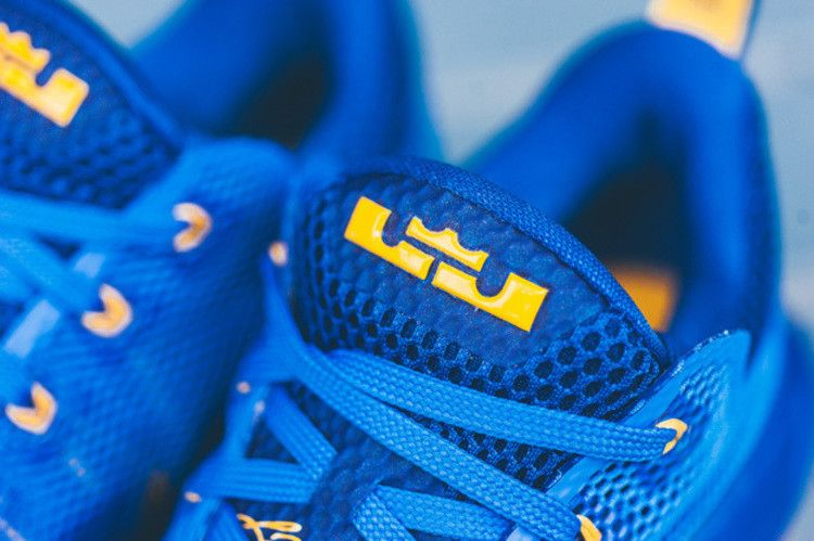Кроссовки Nike LeBron 12 Low 'Entourage'
