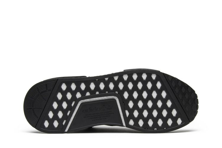Кроссовки adidas NMD_R1 'Triple Black Reflective'