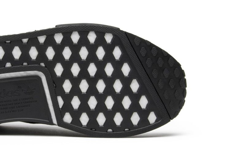 Кроссовки adidas NMD_R1 'Triple Black Reflective'