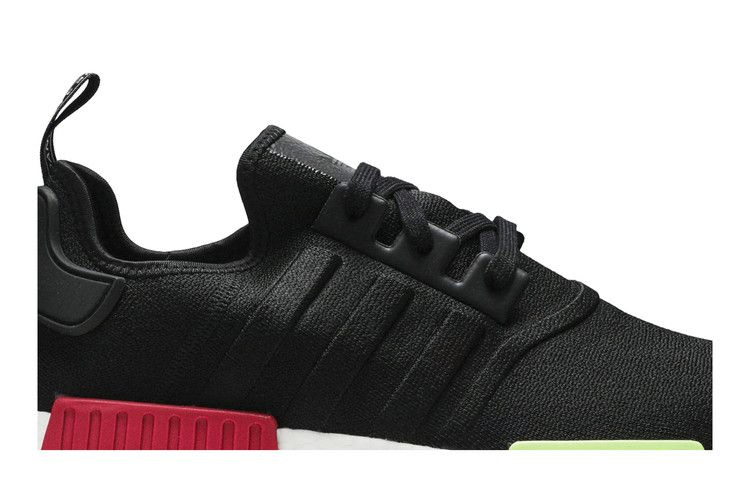 Кроссовки adidas NMD_R1 'Black Pink Solar'