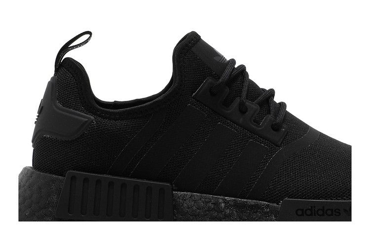 Кроссовки adidas NMD_R1 'Triple Black'