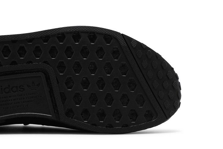 Кроссовки adidas NMD_R1 'Triple Black'
