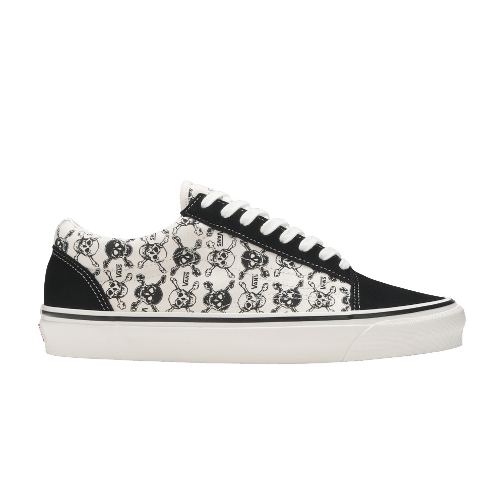 old-skool-36-dx-skulls-black-white-vn0a38g2x7y
