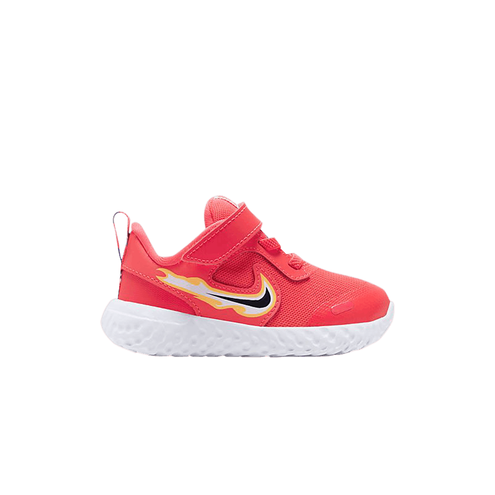 revolution-5-td-fiery-swoosh-ck4551-600