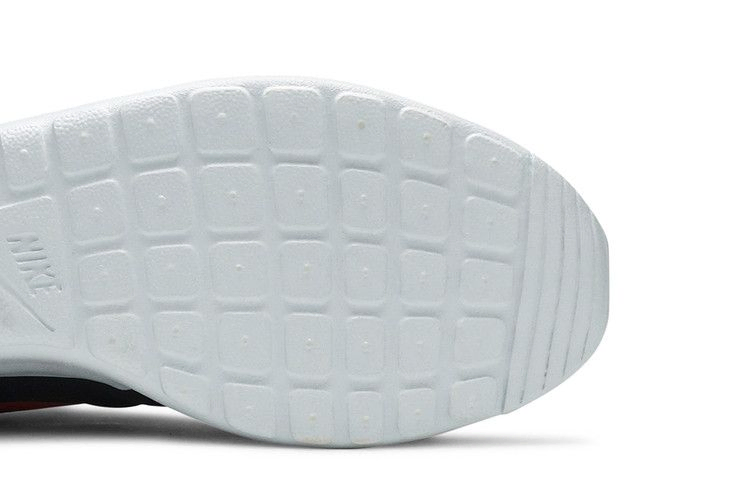 Кроссовки Nike Roshe One 'Black Solar Red'